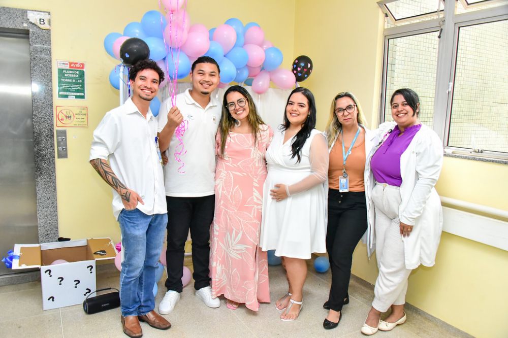 Equipe do HRSM transforma chá-revelação em momento de acolhimento para família em cuidados paliativos